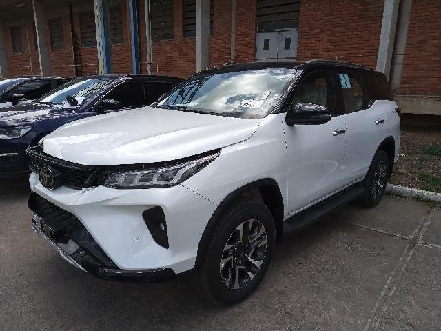 HILUX 2.8 SW4 DIAMOND AT 4X4 4WD 7LUGAR  ANO 2024/2024